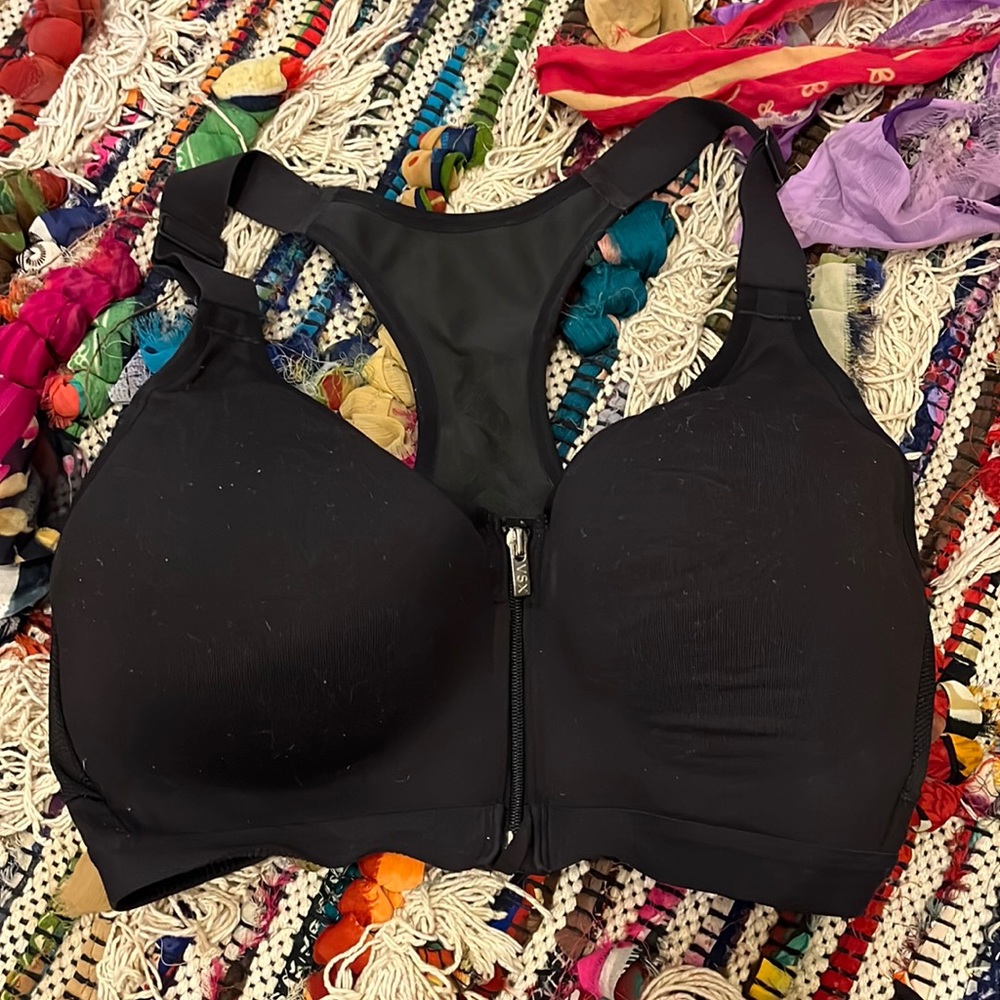 Victoria Secret Sports Bra 32DD